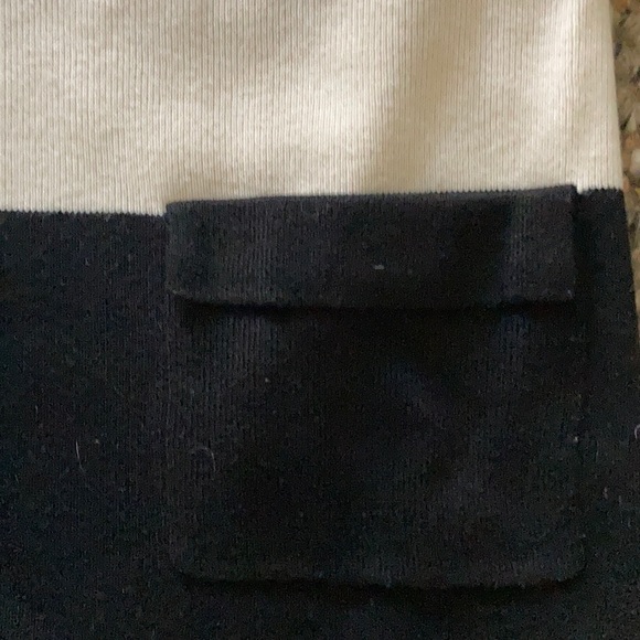 Black and cream color block sweater with pockets - Picture 3 of 4